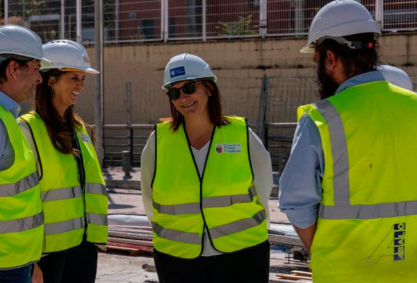 La alcaldesa visita las obras del aparcamiento que se está construyendo en el antiguo Matadero